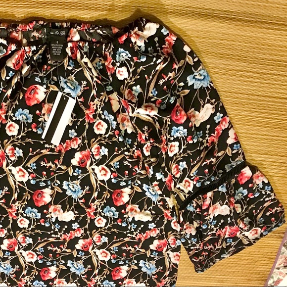 Olivia and Grace Black Floral Boho Lace Blouse - Picture 7 of 7